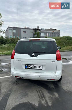 Микровэн Peugeot 5008 2011 в 