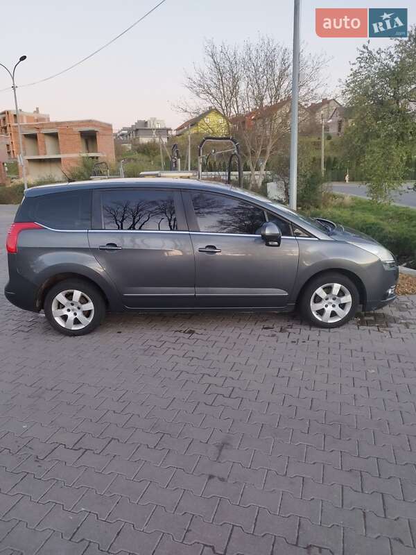 Микровэн Peugeot 5008 2013 в Львове