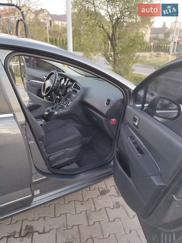 Микровэн Peugeot 5008 2013 в Львове