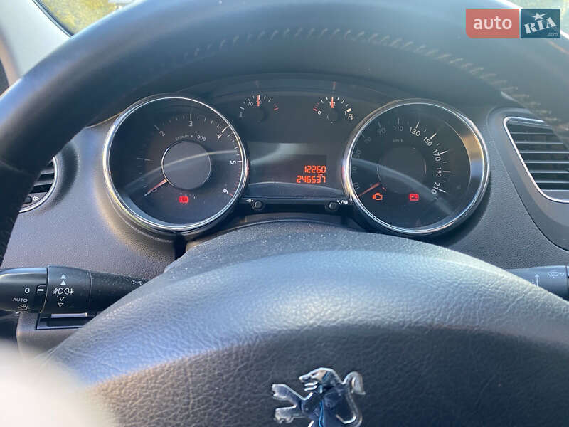 Микровэн Peugeot 5008 2010 в Львове