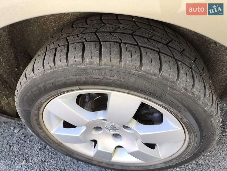 Микровэн Peugeot 5008 2012 в Калуше