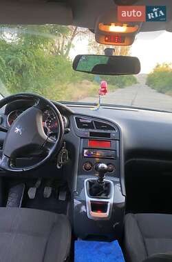 Мікровен Peugeot 5008 2010 в Володимирі