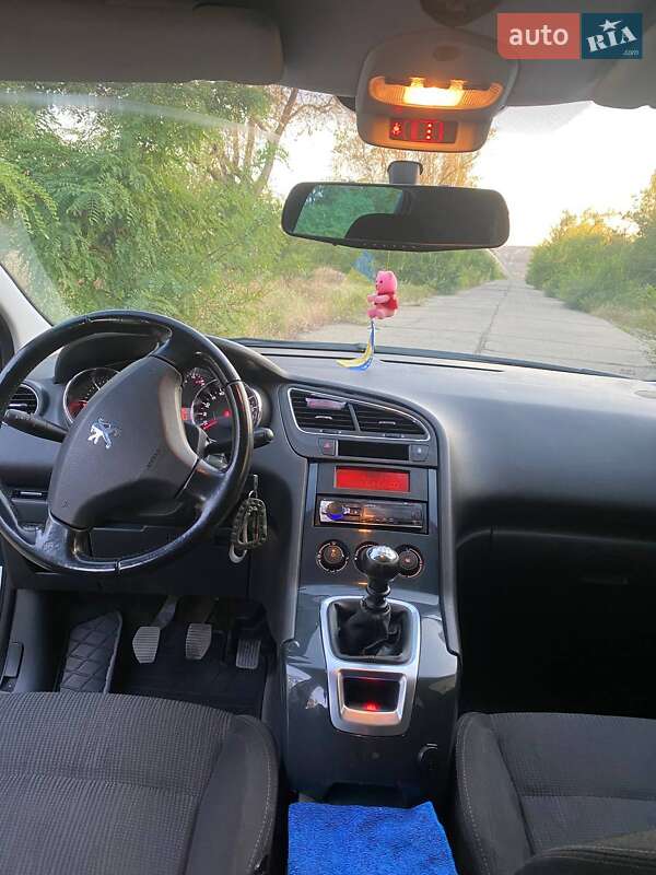 Микровэн Peugeot 5008 2010 в Владимире фото 5 Микровэн Peugeot 5008 2010 в Владимире