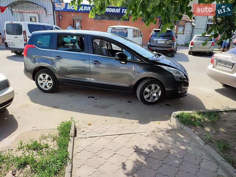 Микровэн Peugeot 5008 2013 в Каменец-Подольском