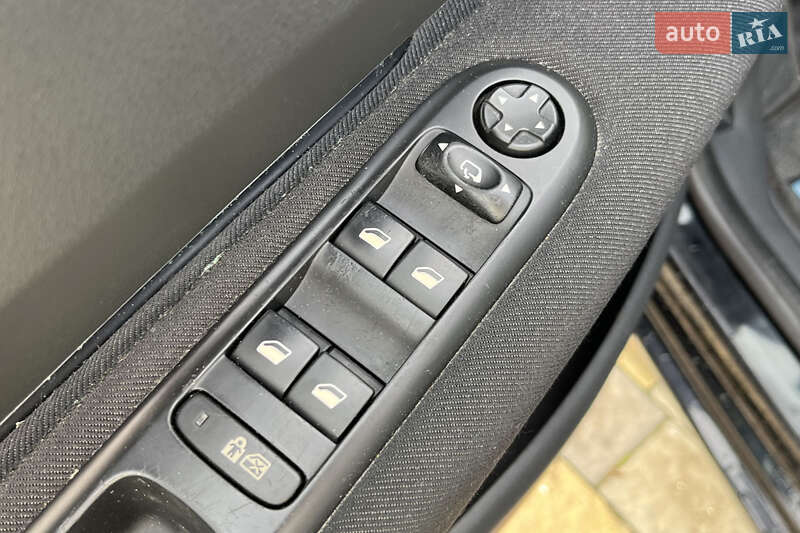 Микровэн Peugeot 5008 2011 в Стрые