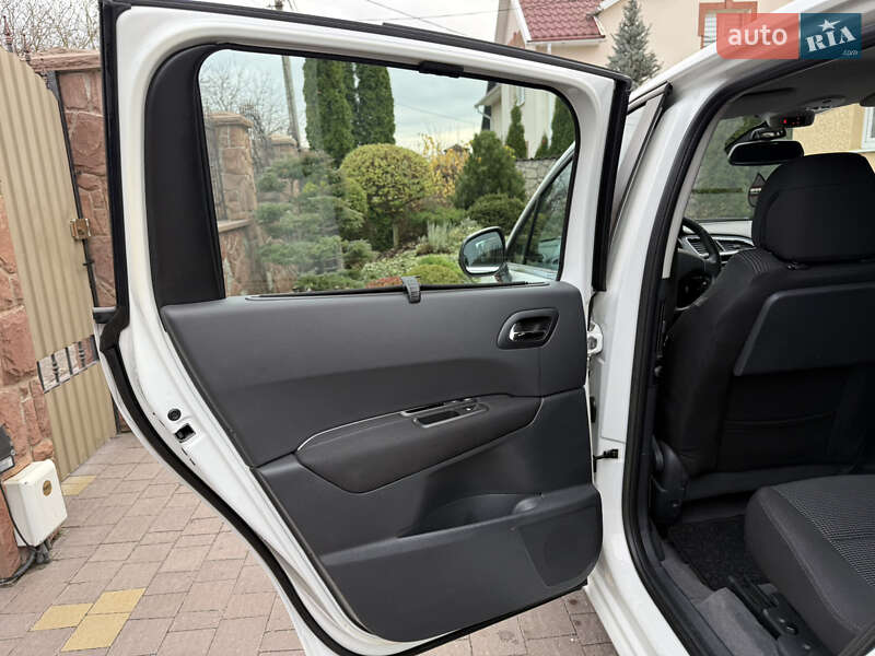 Микровэн Peugeot 5008 2012 в Тернополе