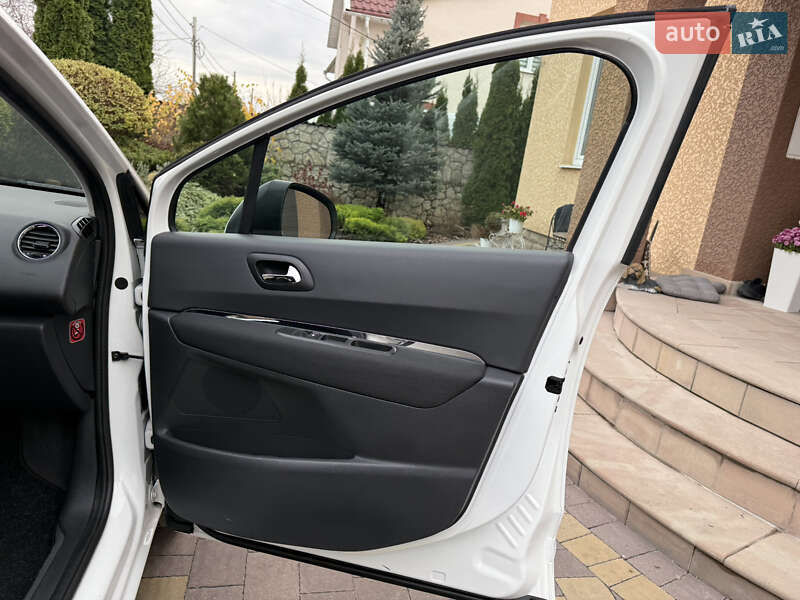 Микровэн Peugeot 5008 2012 в Тернополе