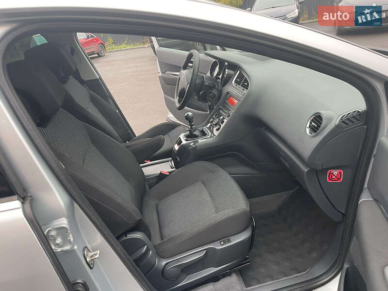 Микровэн Peugeot 5008 2011 в Ровно