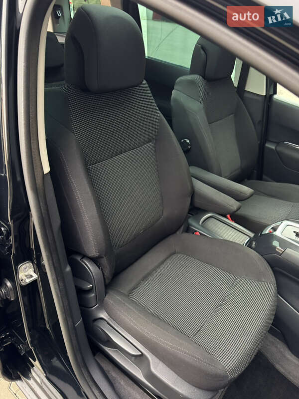 Микровэн Peugeot 5008 2011 в Луцке