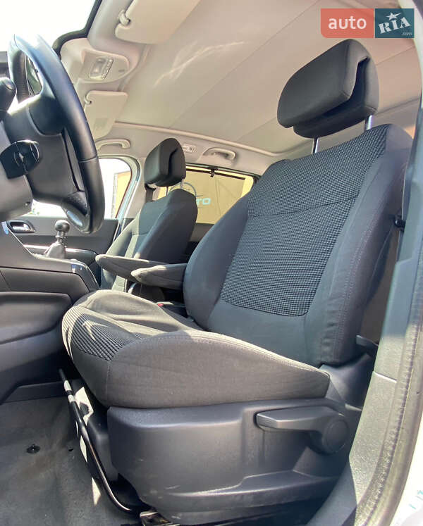 Микровэн Peugeot 5008 2013 в Ровно фото 18 Микровэн Peugeot 5008 2013 в Ровно