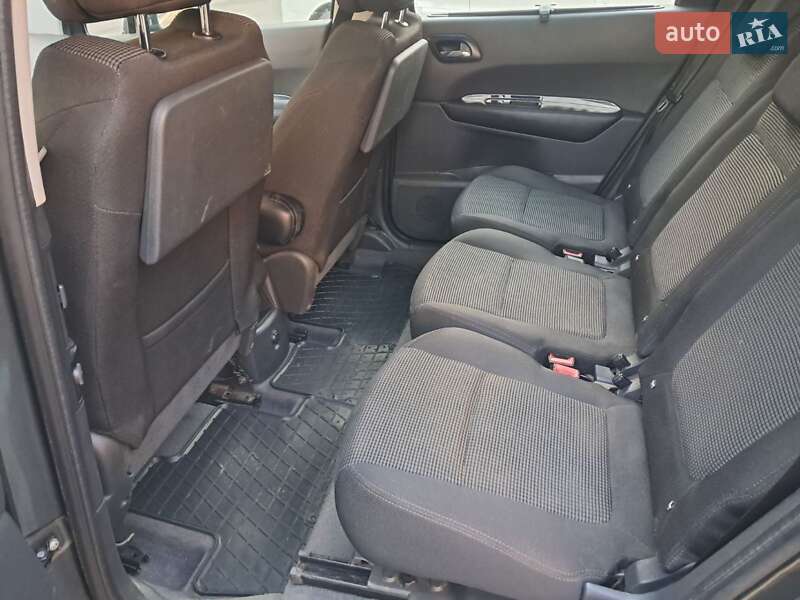 Микровэн Peugeot 5008 2010 в Виннице