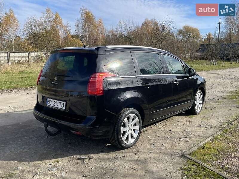 Микровэн Peugeot 5008 2015 в Львове