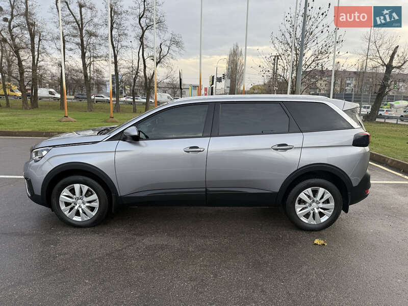 Внедорожник / Кроссовер Peugeot 5008 2017 в Киеве
