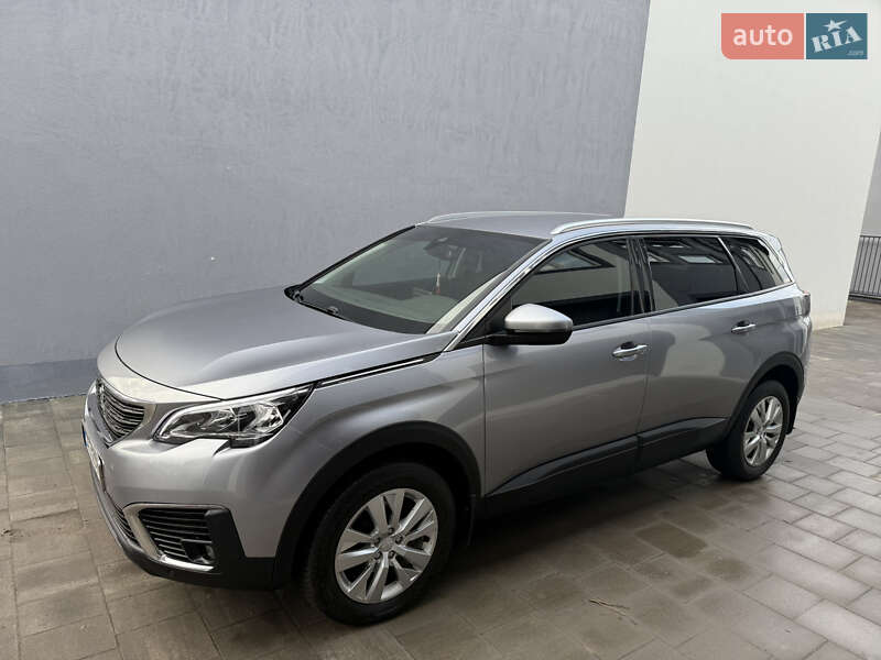 Внедорожник / Кроссовер Peugeot 5008 2017 в Киеве