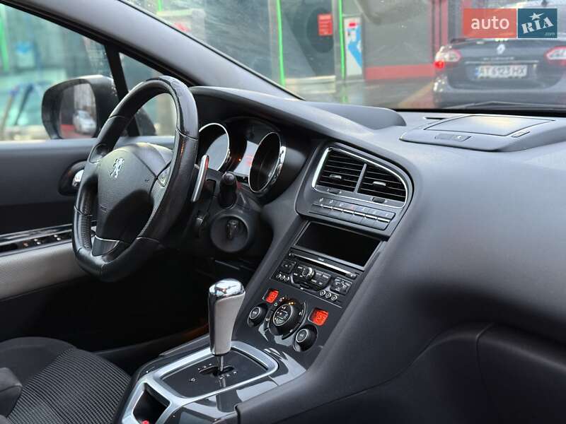 Мікровен Peugeot 5008 2011 в Рівному