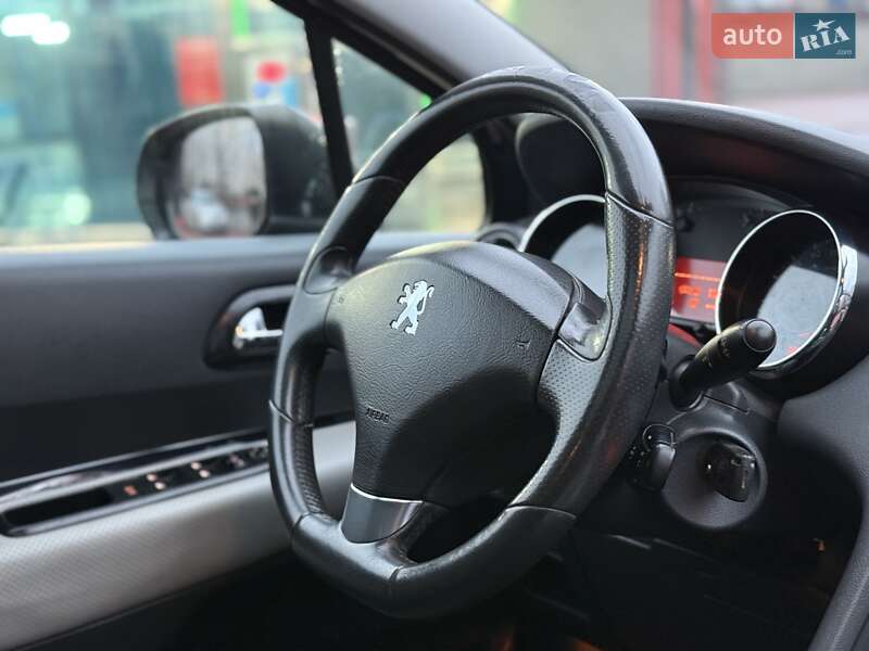 Мікровен Peugeot 5008 2011 в Рівному