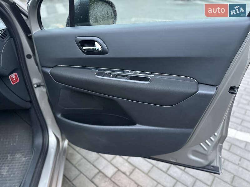 Микровэн Peugeot 5008 2011 в Ровно