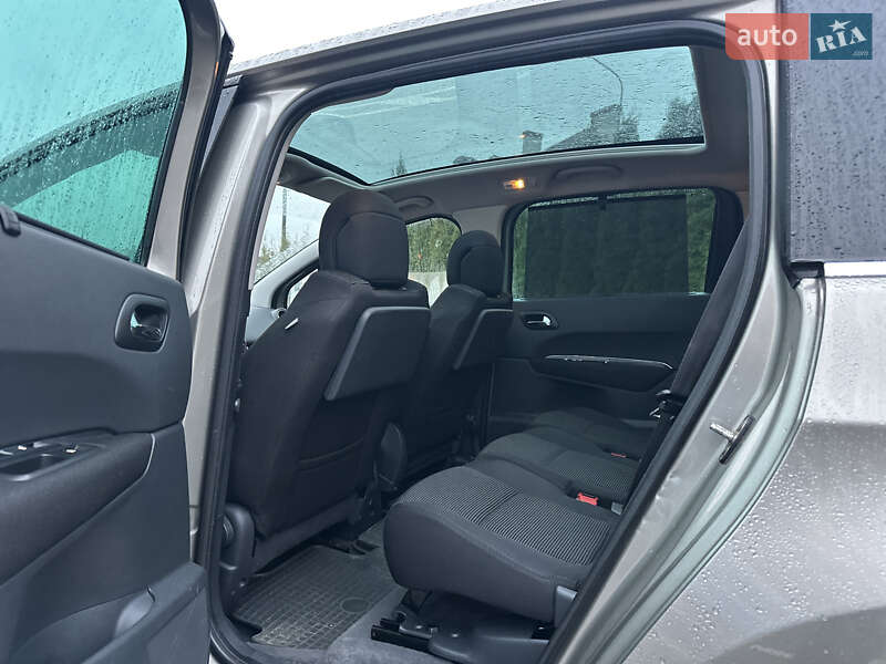 Микровэн Peugeot 5008 2011 в Ровно