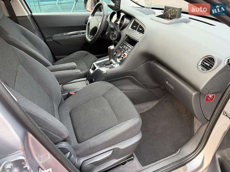 Микровэн Peugeot 5008 2015 в Ровно