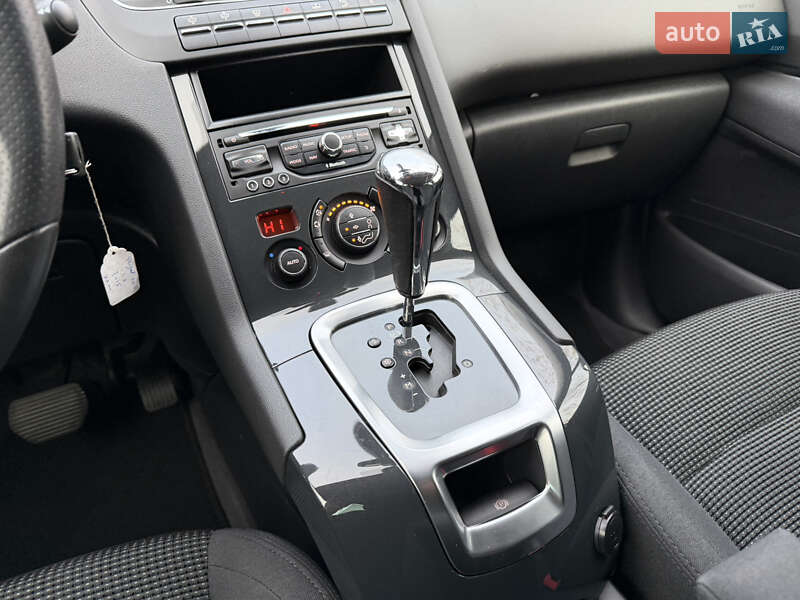 Микровэн Peugeot 5008 2015 в Ровно