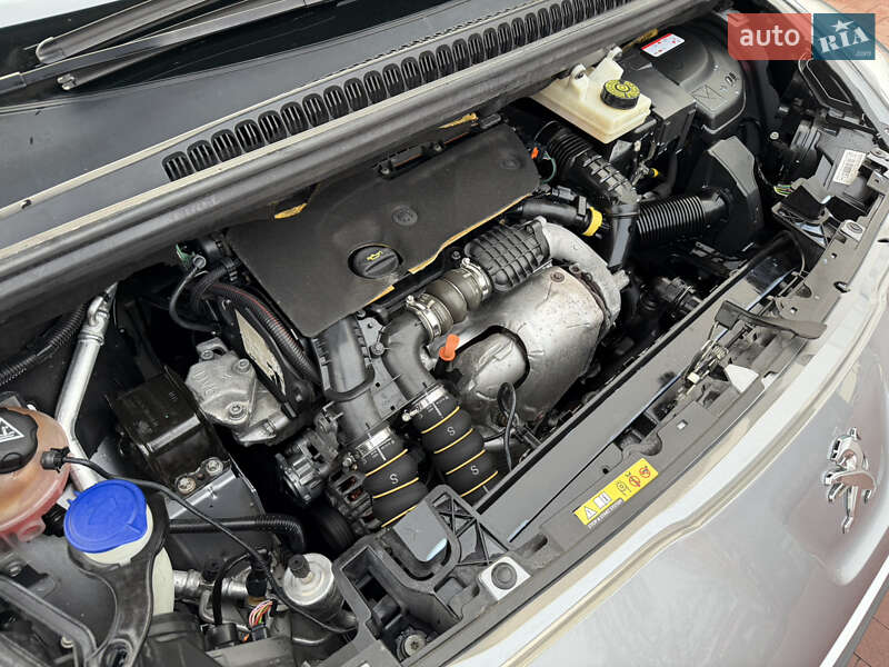 Микровэн Peugeot 5008 2015 в Ровно