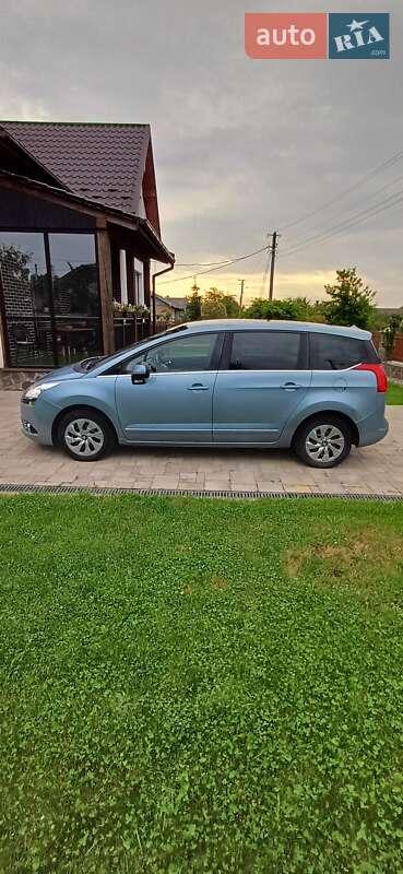 Микровэн Peugeot 5008 2011 в Калуше
