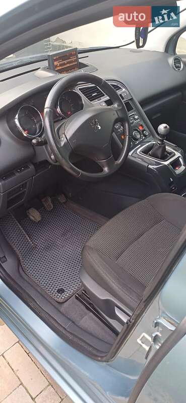Микровэн Peugeot 5008 2011 в Калуше