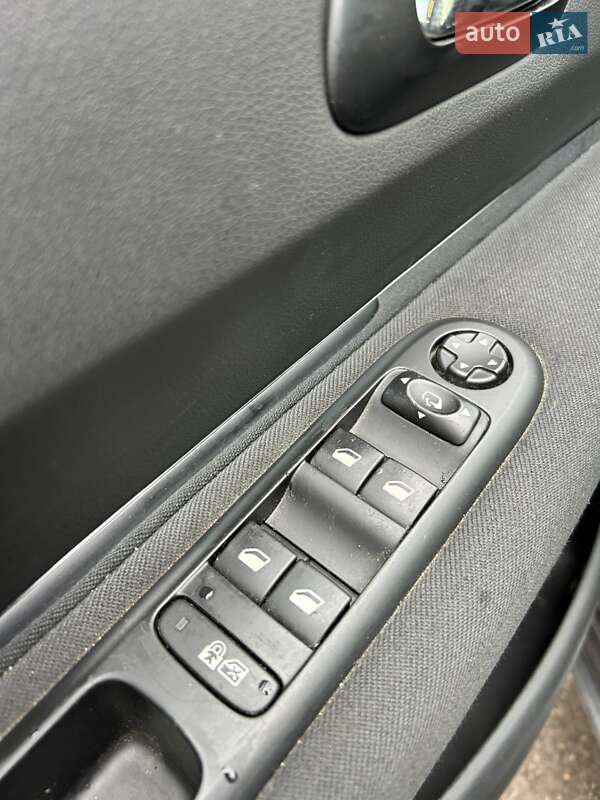 Мікровен Peugeot 5008 2013 в Сумах