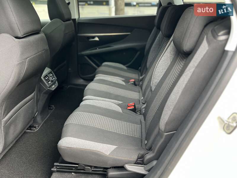 Внедорожник / Кроссовер Peugeot 5008 2019 в Львове