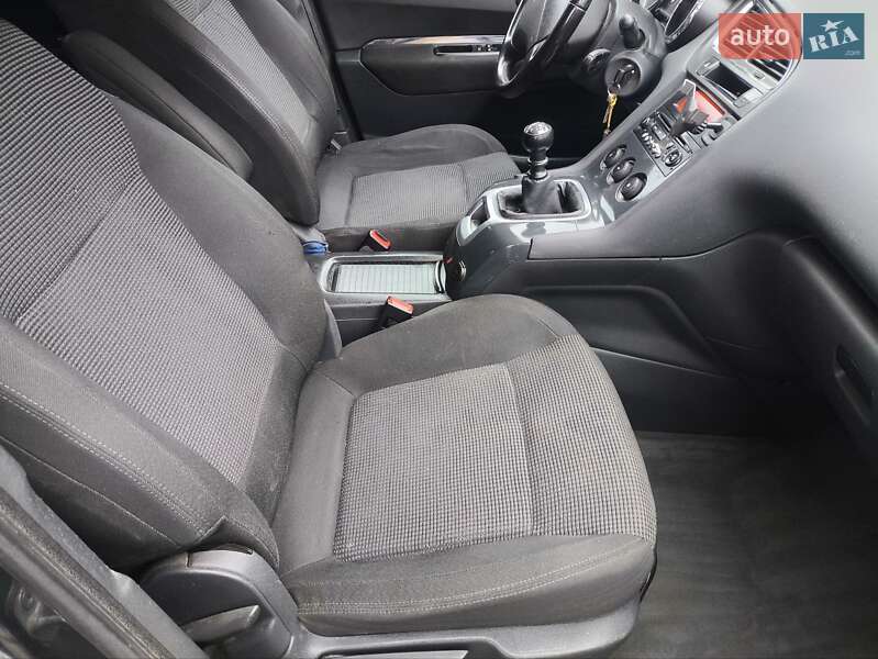 Микровэн Peugeot 5008 2009 в Звягеле