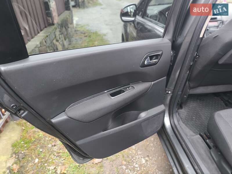 Микровэн Peugeot 5008 2009 в Звягеле