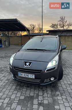 Микровэн Peugeot 5008 2012 в Чабеле