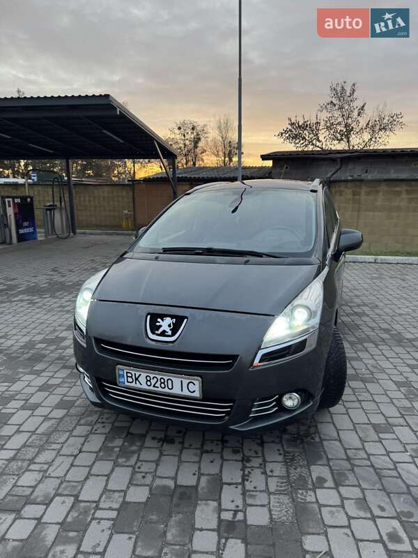 Peugeot 5008 2012
