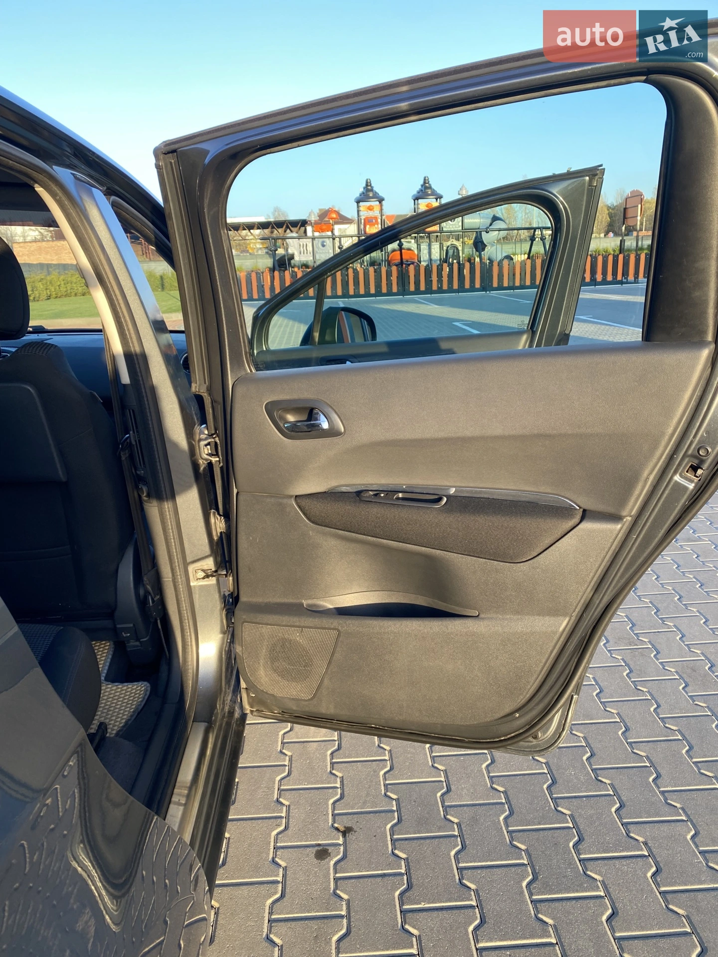 2010 Peugeot 5008 - мініатюра 18
