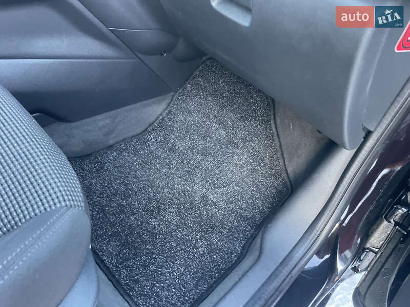 Микровэн Peugeot 5008 2010 в Почаеве