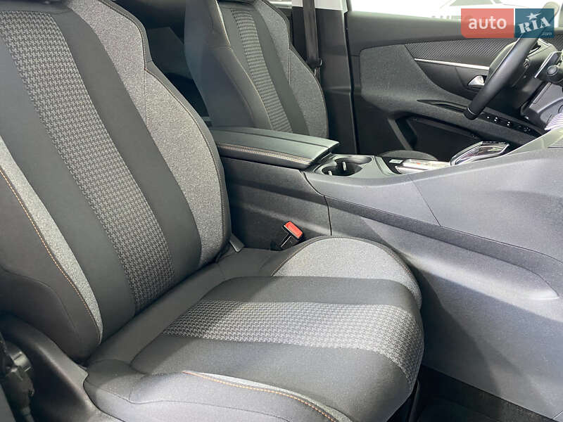 Внедорожник / Кроссовер Peugeot 5008 2020 в Львове