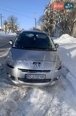 Мікровен Peugeot 5008 2013 в Гусятині