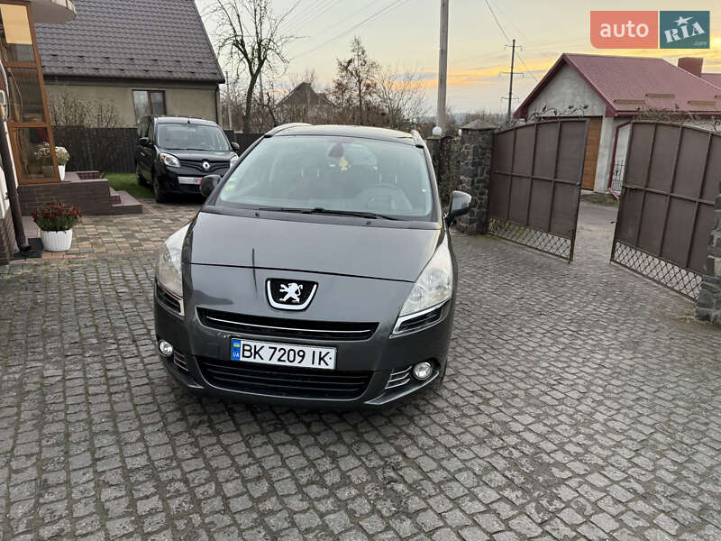 Микровэн Peugeot 5008 2013 в Дубно