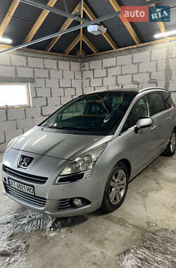 Мікровен Peugeot 5008 2010 в Отинії