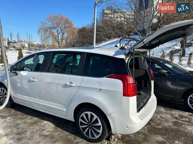 Микровэн Peugeot 5008 2012 в Львове