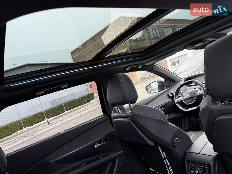 Внедорожник / Кроссовер Peugeot 5008 2017 в Черновцах