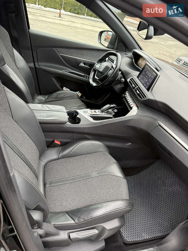 Внедорожник / Кроссовер Peugeot 5008 2017 в Черновцах