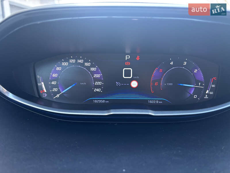 Внедорожник / Кроссовер Peugeot 5008 2017 в Тернополе