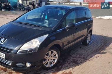 Микровэн Peugeot 5008 2011 в Сарнах