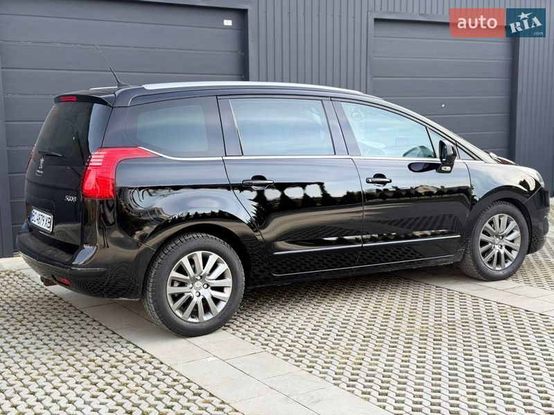 Микровэн Peugeot 5008 2015 в Самборе