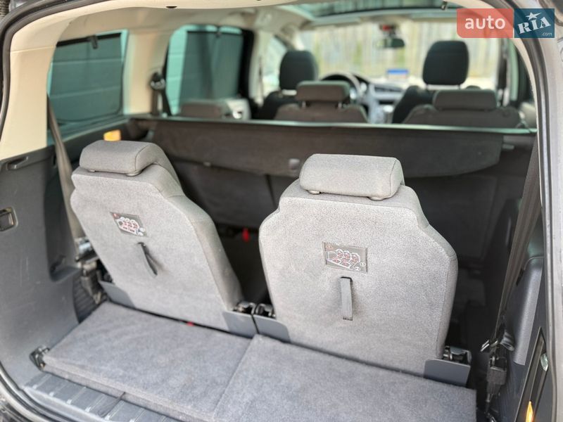 Микровэн Peugeot 5008 2015 в Самборе