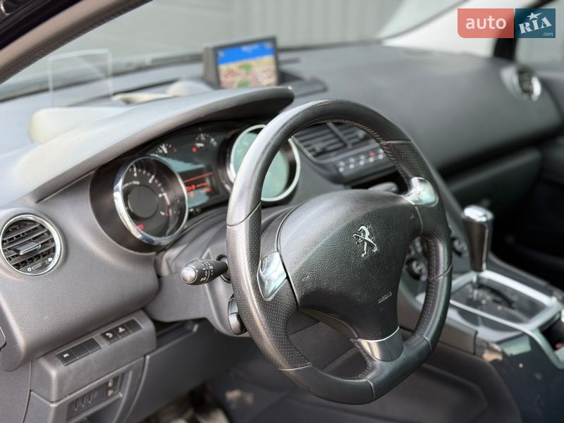 Микровэн Peugeot 5008 2015 в Самборе