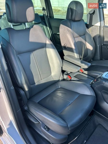 Микровэн Peugeot 5008 2015 в Виннице