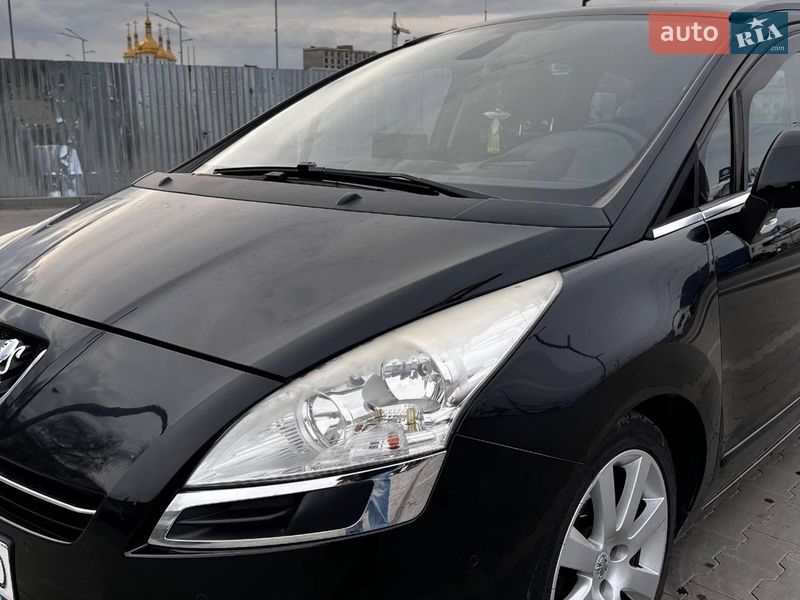 Peugeot 5008 2011