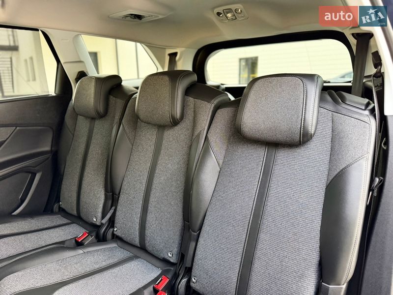 Внедорожник / Кроссовер Peugeot 5008 2019 в Луцке